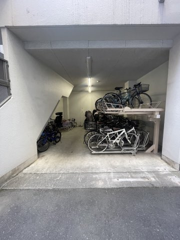 ベルメゾン文京白山の駐輪場