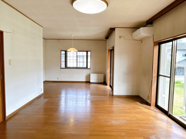 那珂市平野　中古戸建の居間・リビング|【リフォーム予定】リビングダイニングの様子です。