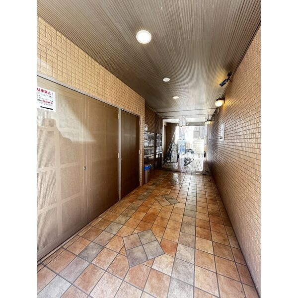 WITH　ROSE姫路駅南のエントランス