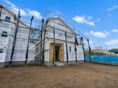【外観】 | ◆港北区高田町　新築一戸建　A号棟◆ | ◆一戸建てを中心とした街並みが整然と続き、周辺は高い建物が建っていないので、緑の多い閑静な趣を感じる環境です。街並みや周辺環境も重要なポイントです！！