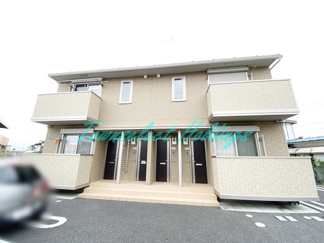 藤沢市亀井野のアパートのエントランス