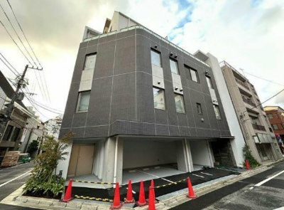【外観】 | エトワール　フルール | 鉄筋コンクリート造のがっちりとした建物。