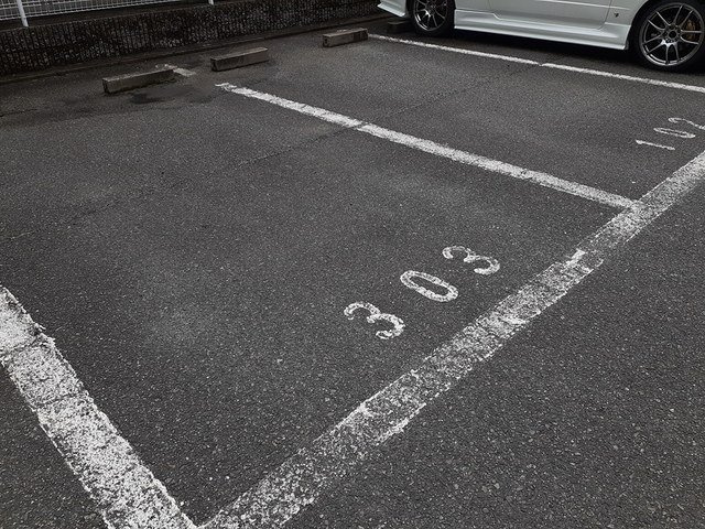 クラトンｅｙの駐車場