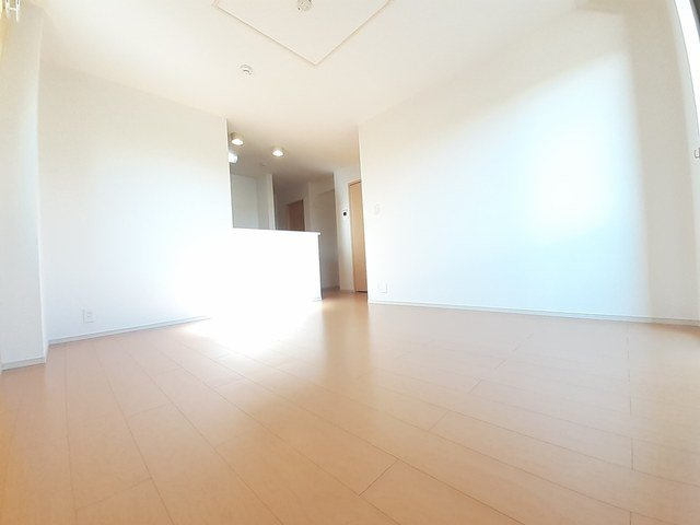 加古川市平岡町高畑のアパートの居間・リビング