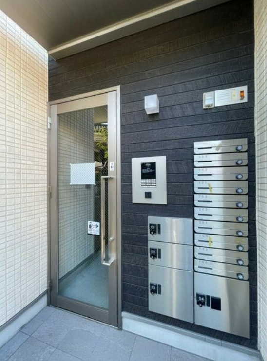 ハーモニーテラス塩池町Ⅱのエントランス