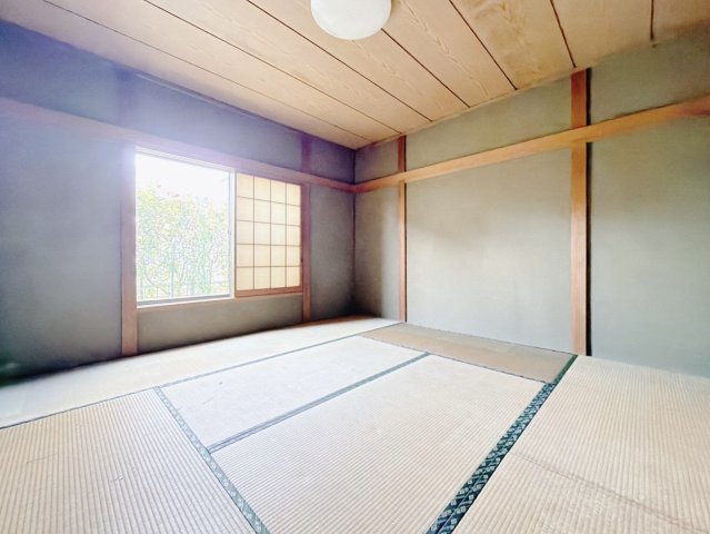 【中古戸建】邑楽郡明和町新里の和室|■和室｜和室を書斎にしたり、冬にはコタツを敷いて家族みんなで年越しをするのもいいですね。家族みんなのお気に入りの空間になります♪