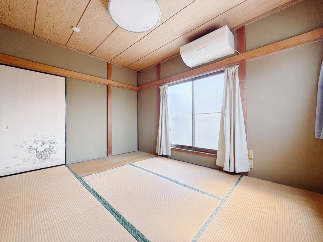 【中古戸建】邑楽郡明和町新里の和室|■和室｜畳にはリラックス効果があるといわれています。フローリングでは感じることのできない圧倒的な寛ぎやすさを実感してください♪
