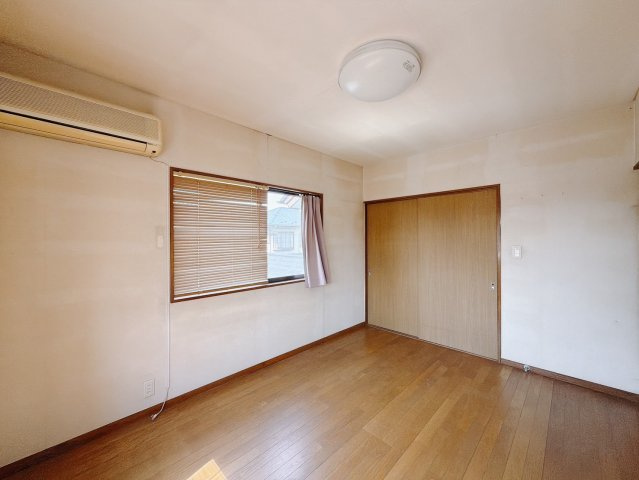 【中古戸建】邑楽郡明和町新里の洋室|■洋室｜「今日も一日お疲れ様」とご夫婦でゆったりくつろげる寝室。お外から帰ってきた後は寝室でゆっくり自分の時間をお過ごしください♪