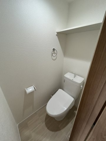 メゾンWO南七松のトイレ