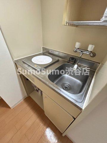 代官山テラスのキッチン|コンパクトなキッチンで掃除もラクラク