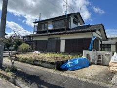 笠間市大田町　中古戸建の外観|【リフォーム中6/21】主要採光面が南向き角地で、1日を通して日当たり良好です。
