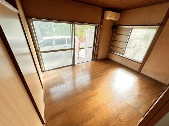八王子市谷野町の一戸建ての居間・リビング