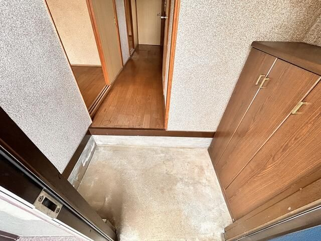 八王子市谷野町の一戸建ての玄関