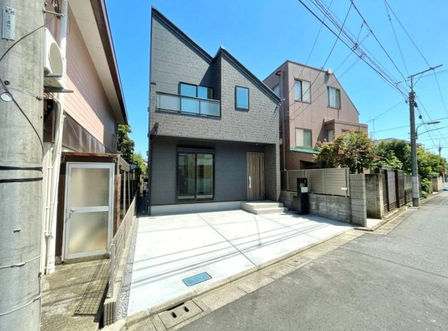 豊島区長崎6丁目　限定1棟の外観|ゆったりカースペース付
お車並列2台駐車可能(車種制限あり)