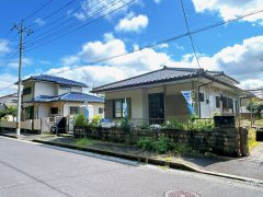 笠間市大田町　中古戸建の前面道路含む現地写真|【リフォーム中】