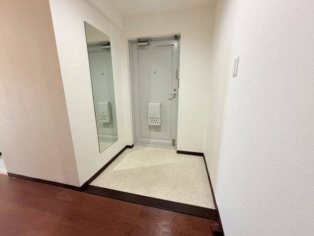 フェルザ西宮（旧ネオハイツ西宮）の玄関