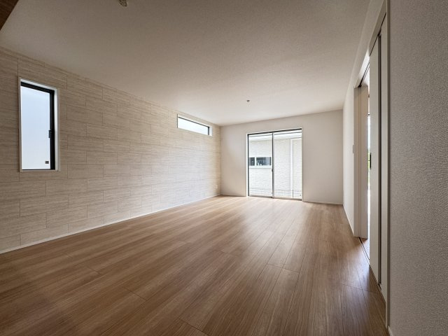 うるま市西原（全4棟）ラスト4号棟の居間・リビング|4号棟　LDK17帖♪