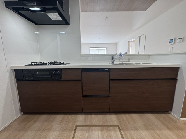 うるま市西原（全4棟）ラスト4号棟のキッチン|4号棟　使いやすいシステムキッチン♪ビルトイン食洗機付き♪