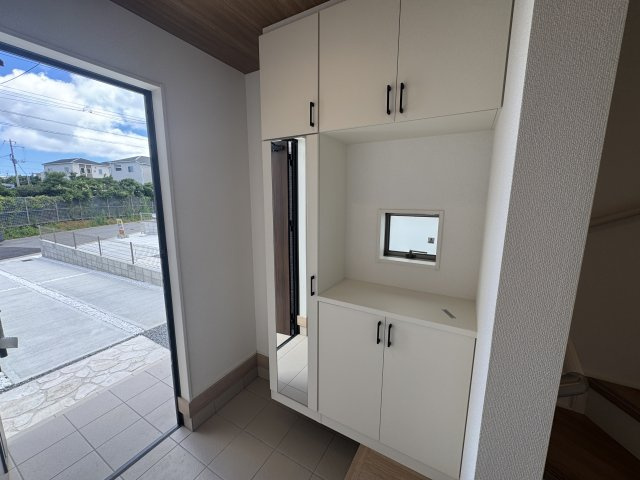 うるま市西原（全4棟）ラスト4号棟の玄関|4号棟　十分な収納付き玄関♪