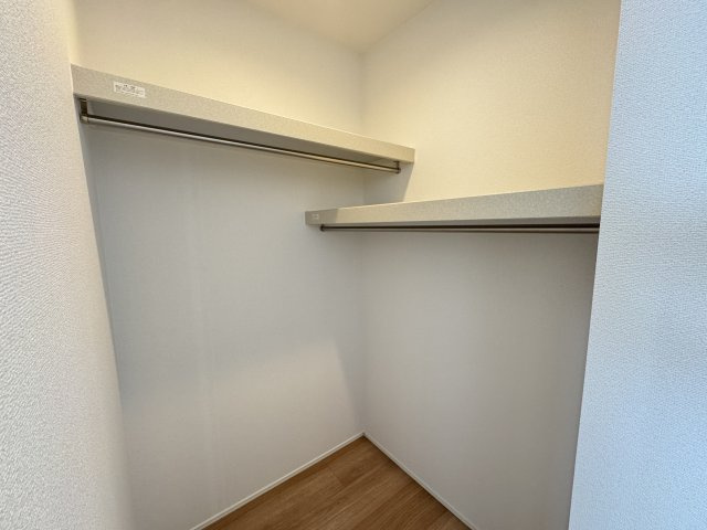 うるま市西原（全4棟）ラスト4号棟の収納|4号棟　洋室5.25帖＋WIC付き♪（WIC×2部屋）