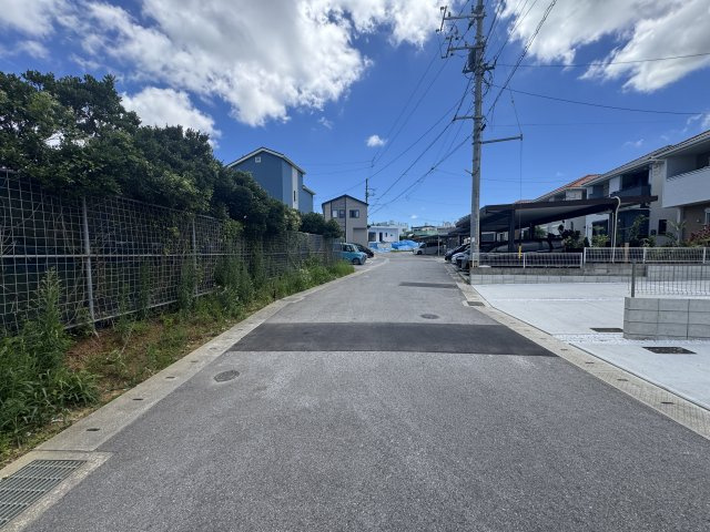 うるま市西原（全4棟）ラスト4号棟の前面道路含む現地写真|※南側公道5.9m～6.3m♪