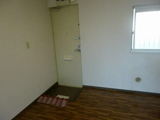 横浜市緑区新治町のアパートの玄関