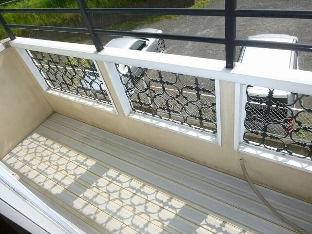 横浜市緑区新治町のアパートのバルコニー