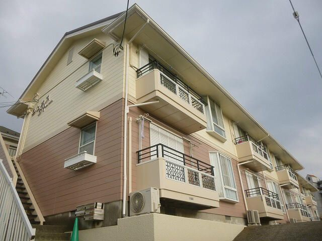 横浜市緑区新治町のアパートの外観