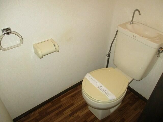 横浜市緑区新治町のアパートのトイレ