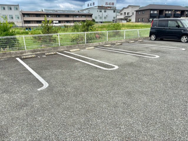 メゾン　ド　リジェールSの駐車場