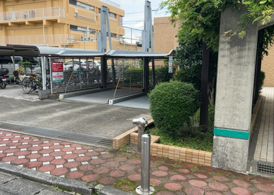 【駐車場】 | フェリス星が丘 | 駐車場と明記されていても、最小スペースでつくられた駐車場だと大型車は駐車できなかったり、出入りしにくくなったりする可能性があります。お車のサイズと購入したい物件の駐車場のサイズを現地で確認しましょう。