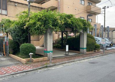 【構造・工法・仕様】 | フェリス星が丘 | ＲＣ造、Reinforced Concreteは直訳すると補強されたコンクリートです。主に柱や梁・床・壁が鉄筋とコンクリートで構成おり、鉄筋を組んだ型枠にコンクリートを流し込んで固めたものを指します。