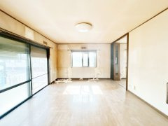 茨城町奥谷　中古戸建の居間・リビング|【リフォーム中・6/5撮影】10帖リビングの別角度写真です。