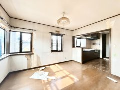 茨城町奥谷　中古戸建の居間・リビング|【リフォーム中・6/5撮影】ダイニングキッチン11.5帖です。