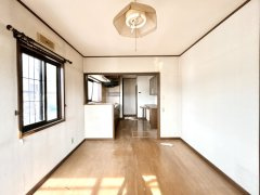 茨城町奥谷　中古戸建の居間・リビング|【リフォーム中・6/5撮影】ダイニングキッチン別角度の11.5帖です。
