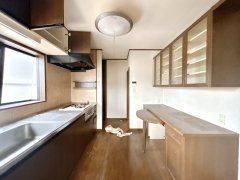 茨城町奥谷　中古戸建のキッチン|【リフォーム中・6/5撮影】キッチンの写真です。
