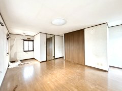 茨城町奥谷　中古戸建の洋室|【リフォーム中・6/5撮影】2階13帖洋室の写真です。壁天井クロス、床クリーニング、照明交換を行います。