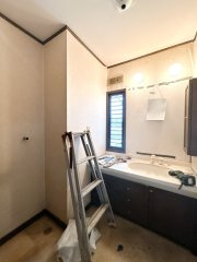 茨城町奥谷　中古戸建の独立洗面台|【リフォーム中・6/5撮影】1階洗面室の写真です。