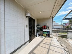 茨城町奥谷　中古戸建の玄関|【リフォーム中】玄関外部の写真です。
