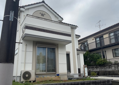 【外観】 | ガルボシティー八王子市絹ヶ丘２丁目５期 | 家を建てる場合、方位は要チェックです。現実的に日当たりのよい家ならばリビングは南側、建築基準法でも北側に当たる家への配慮は求められています。土地を見学に行く際は、方位磁針を持って行くようにしましょう。