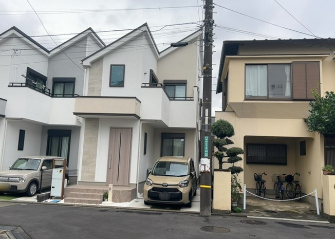 【冷暖房・空調設備】 | ガルボシティー相模原市南区若松３丁目６期　№２ | 床下換気口は、床下に湿気がこもることを防ぎ、効果的に換気を行うために設置されています。床下換気口が設置されていない建物は、基礎パッキング工法などにより換気を行なっています。詳細は現地でご確認ください。
