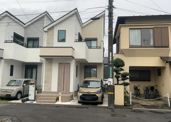 【外観】 | ガルボシティー相模原市南区若松３丁目６期　№２ | 東側道路の場合は居室を南向きに設計しやすいため、朝日が入りやすいというメリットがあります。一方、西側道路も東側同様に居室を南向きに設計しやすいのですが、住宅地だと朝日が入りにくいという弱点があります。