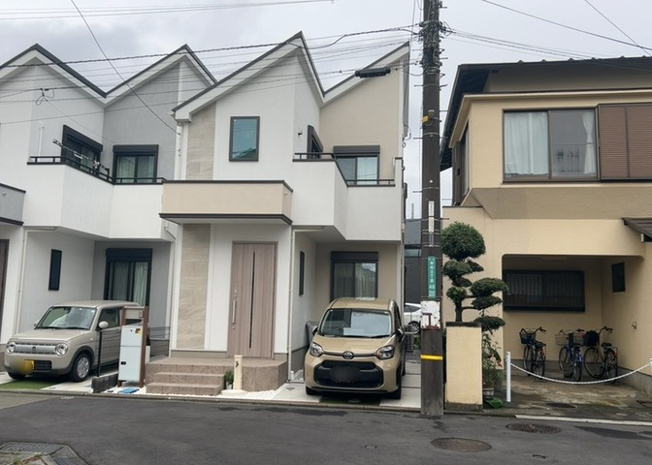 【外観】 | ガルボシティー相模原市南区若松３丁目６期　№２ | 道幅が広い場所は日当たりや風通が良好です。幅が広いのですれ違いも可能ですし大きな車でも駐車可能！一方で、大型車が通ることも多くなるため交通量の増加により騒音に繋がります。また土地の値段が高くなります。