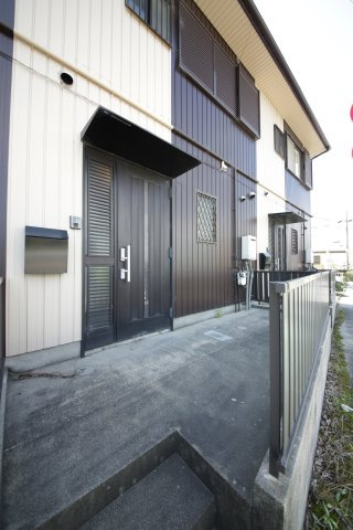 メゾン藤治山の玄関