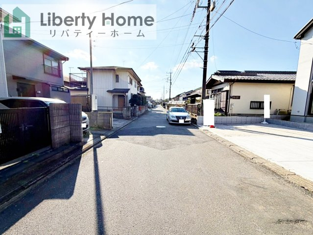 牛久市神谷10期　新築戸建の前面道路含む現地写真