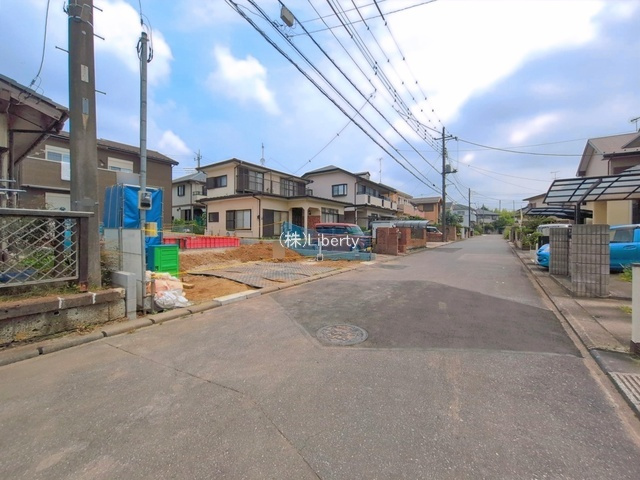 牛久市神谷10期　新築戸建の前面道路含む現地写真