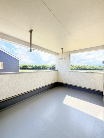 クレイドルガーデン 徳島市安宅第1のバルコニー|外からの目が気にならないバルコニーで洗濯物が干せます　※同仕様の施工事例です