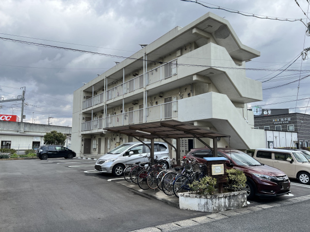 パークプレイス西川原Ⅱ棟の駐車場