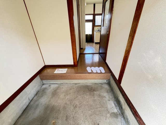 東古松戸建の玄関