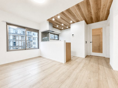 【居間・リビング】 | ◆杉田大谷団地　ペット飼育可/Renovation快適なお部屋/2階/管理体制良好/南東向き/ | ◆一家だんらんのスペースとなるＬＤＫ。窓から明るい光が差し込み、思わず家族の会話も弾む快適な空間。